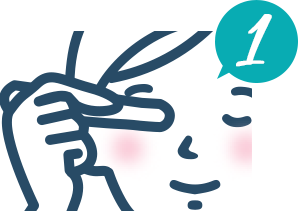 優しく目元に押し当てます